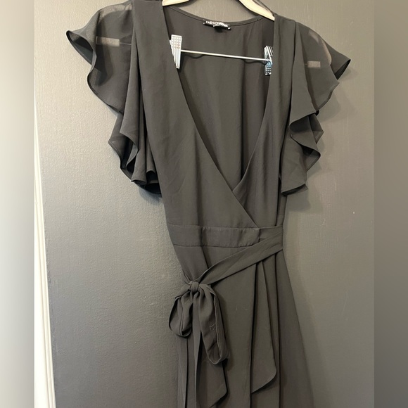 Ruffle Wrap  Dress from Fashion Nova size M - Picture 2 of 6